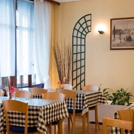 Hotel Mercure Pigalle Sacre Coeur 4*